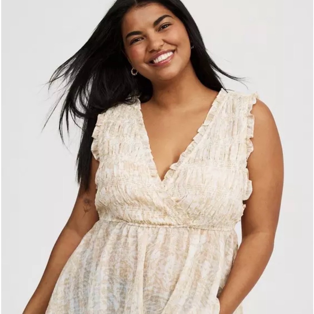 Torrid Sleeveless V-Neck Peplum Top in Cream size 1 - Picture 2 of 4